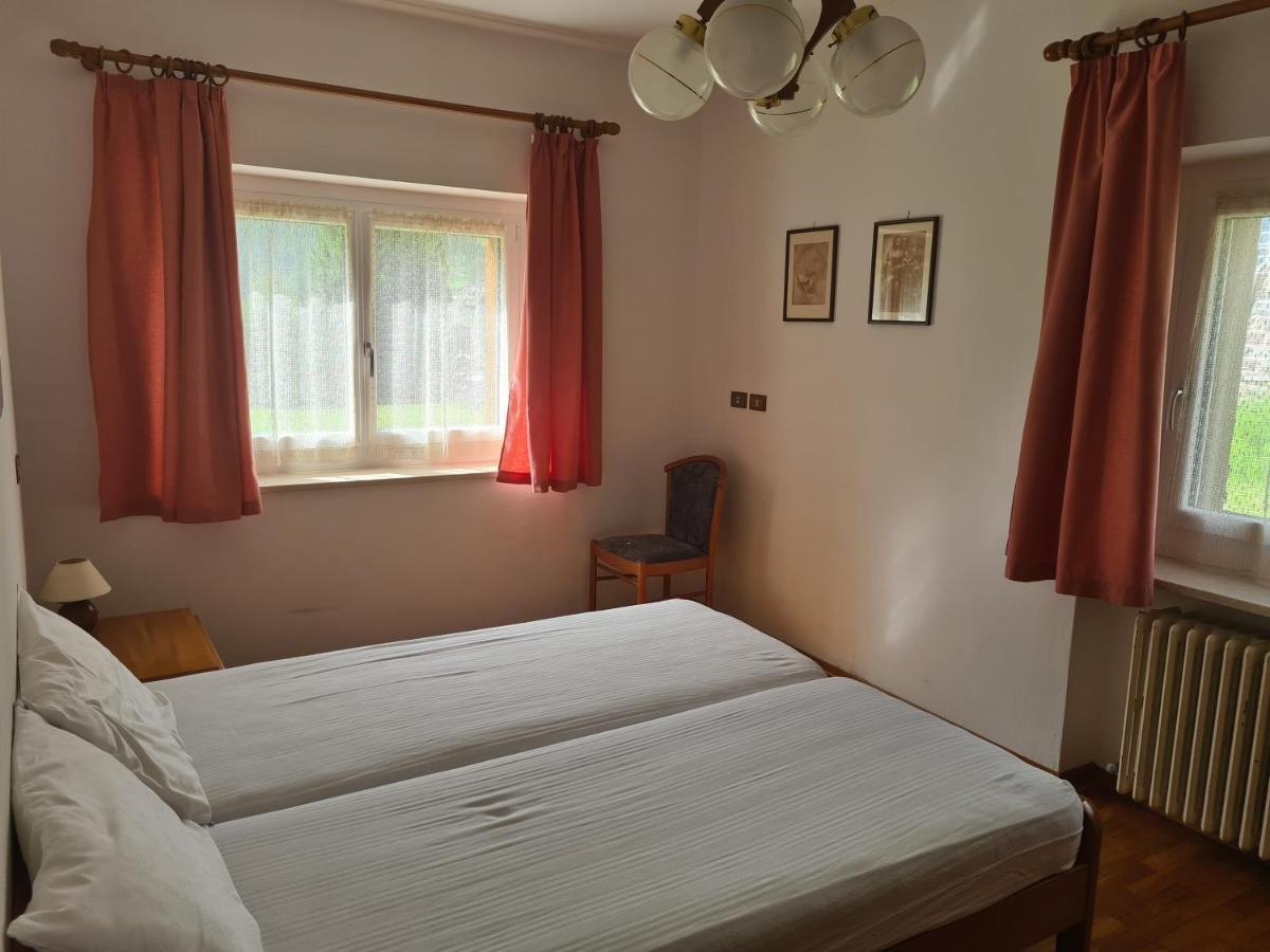 Appartment Deville With Garden โมเอนา ภายนอก รูปภาพ